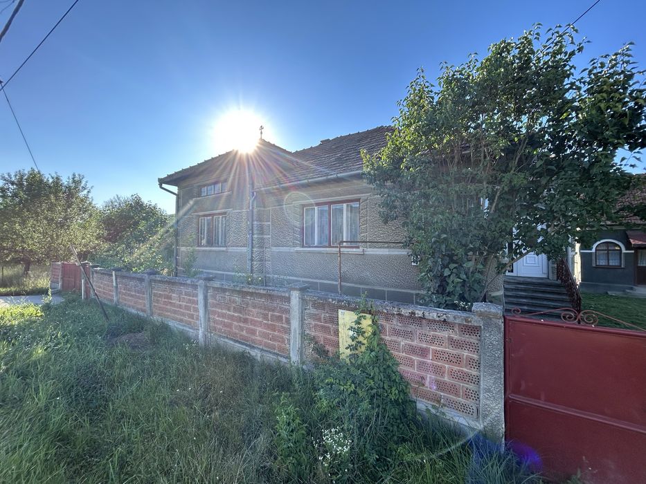 Casă duplex cu teren 1.300 mp, la strada principală – Jichișu de Jos – 100.000 € negociabil