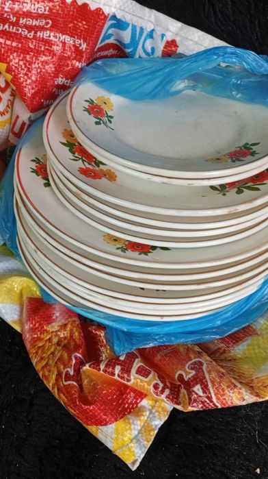 Продам тарелки разные