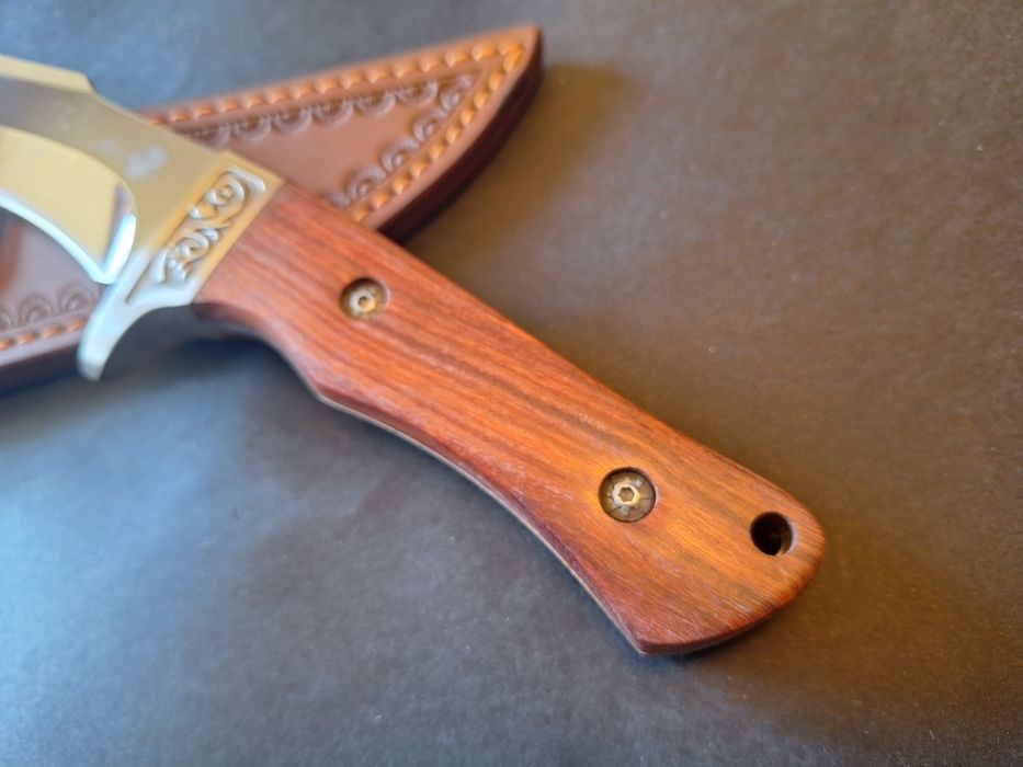 Ловен нож с кожена кания