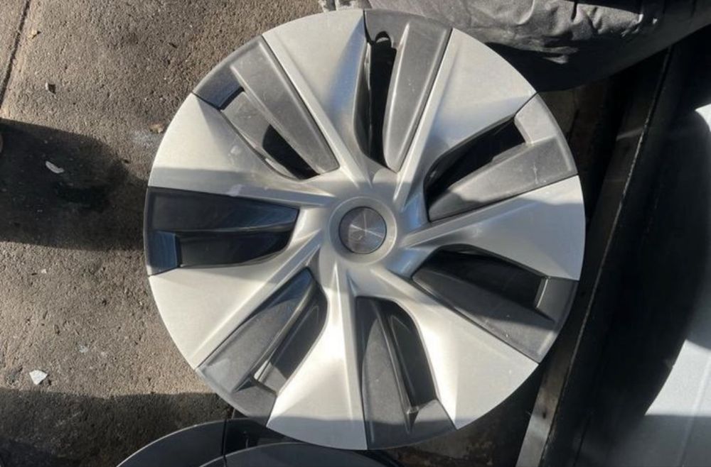 Tesla model y тасове 18 цола
