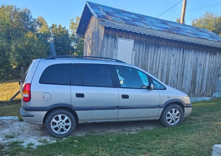 Vând opel zafira A.