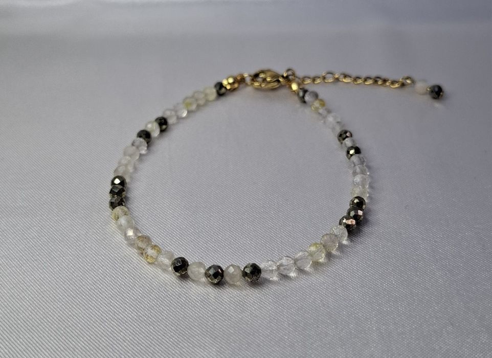 Гривни от естествени камъни