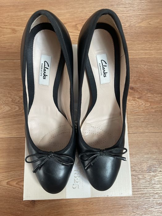 Кожаные чёрные туфли бренда Clarks, размер 40