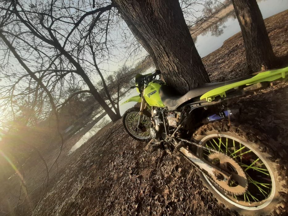 Мотоцикл эндуро.