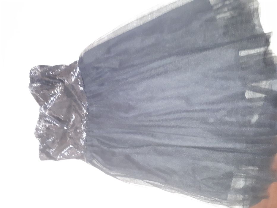 Продавам парти рокля MOHITO номер 40