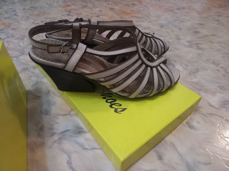 Сандали бежевые удобные