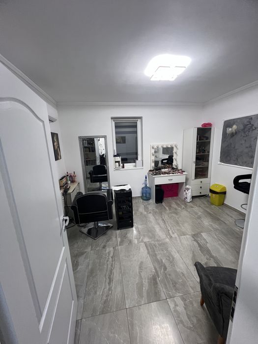 Vand salon infrumusetare!!!