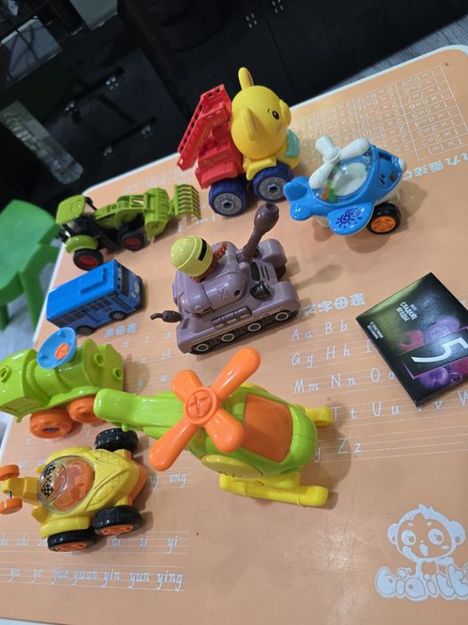 Игрушки машинки разные