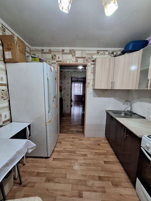 Продам 3 комнатную квартиру район .