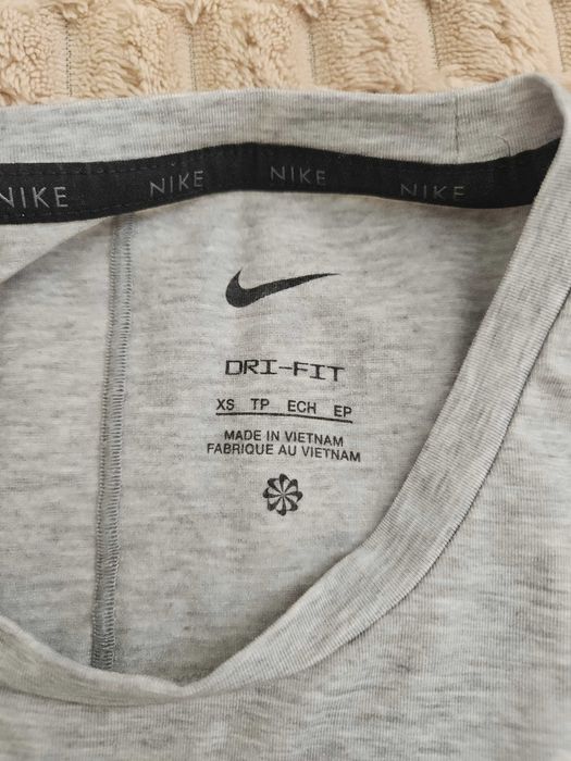 Сив спортен топ Nike, размер XS