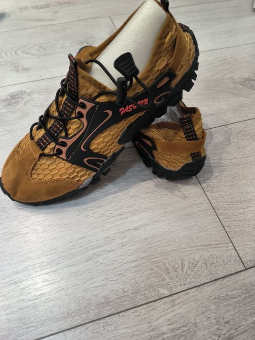 Pantofi sport drumetii