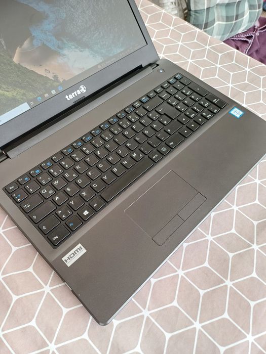 Laptop i3-6th ssd ddr4
