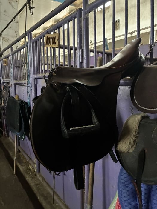 Продавам седло stubben