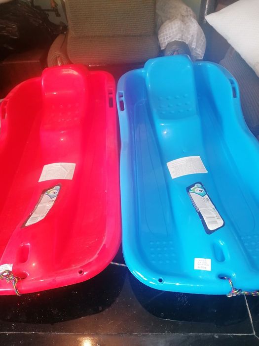 Пластмасови шейни  2бр.