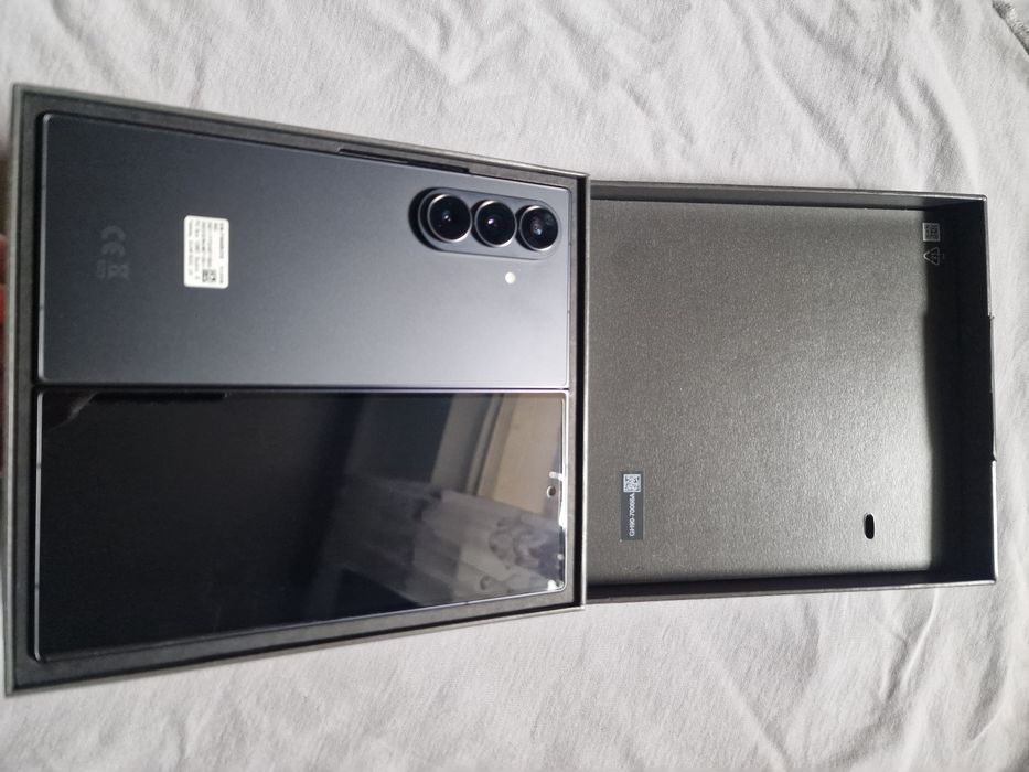 Vand SAMSUNG GALAXY Z FOLD 7 512GB impecabil 10/10 full box, tipla