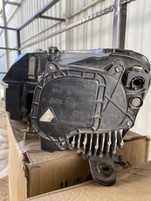 Продам левую фару Skoda rapid