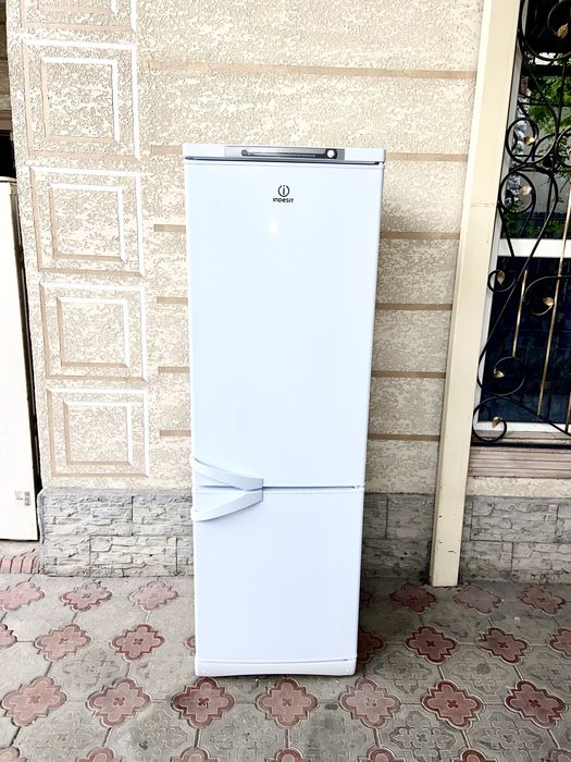 Продам холодильник Индезит рабочий 100%