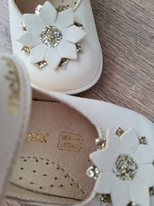 Pantofiori albi/crem de piele