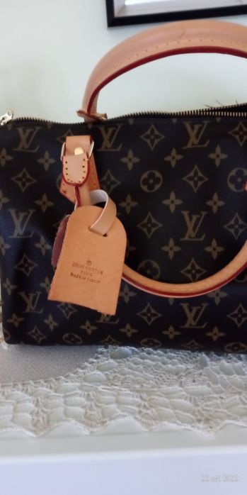 Poșete și cisme de dama