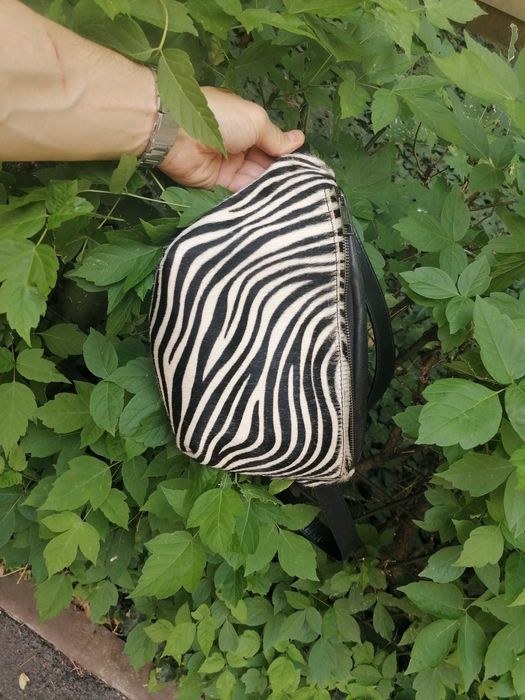 Borseta din piele, cu pattern tip zebră