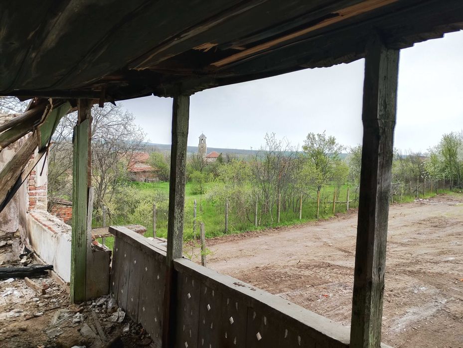 Къща на село в стар Български стил