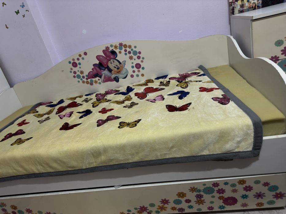 Продаю детский гарнитур для девочки