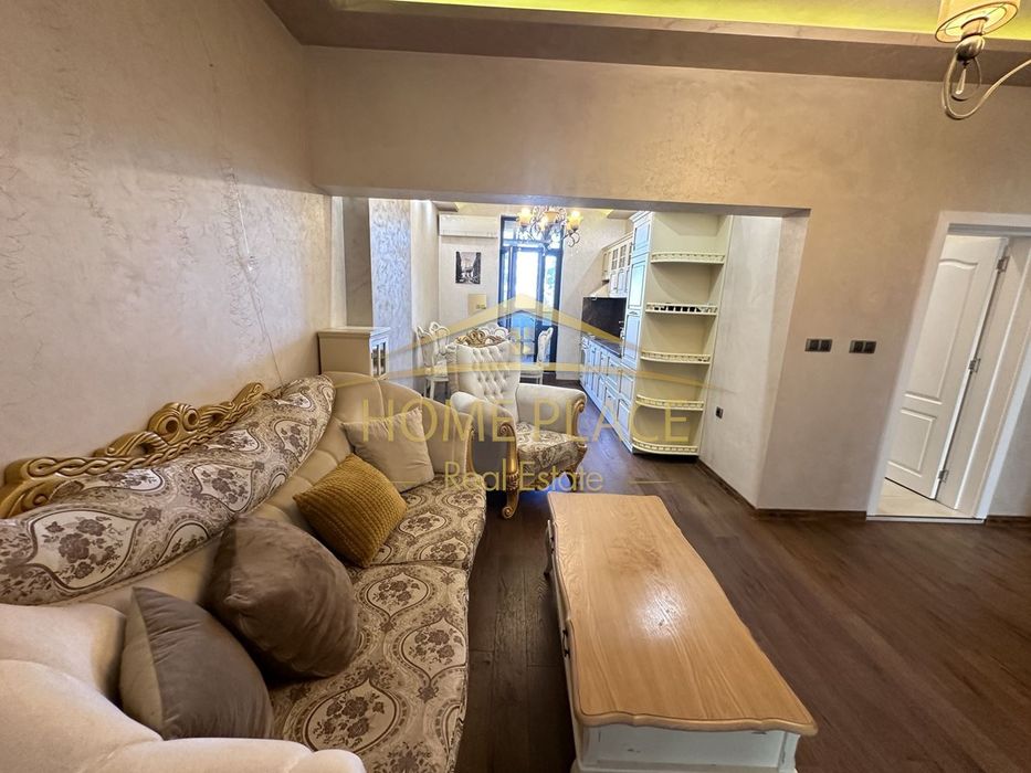 Дава се под наем Тристаен апартамент в Варна, Център - 74 кв.м за 765 € - Снимка #2