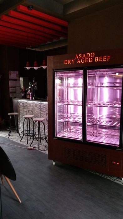 Vitrine pentru Maturat carne și  Vinuri cu 2 zone   3 zone de răcire