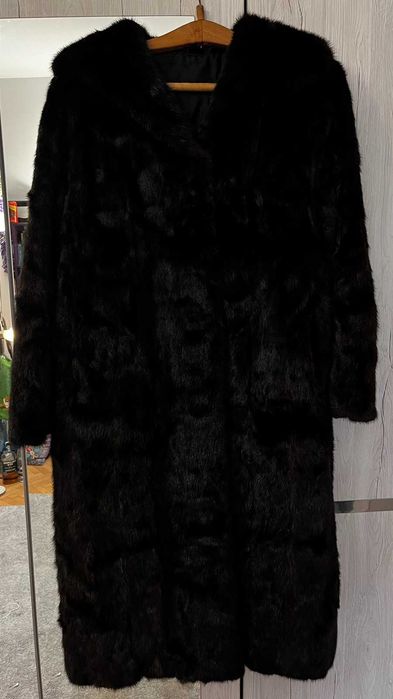 Палто BLACKGLAMA от тъмен визон норка.