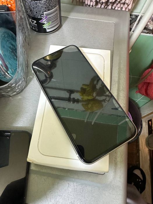 Продам айфон 11