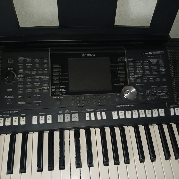 Продаётся синтезатор ямаха s 950