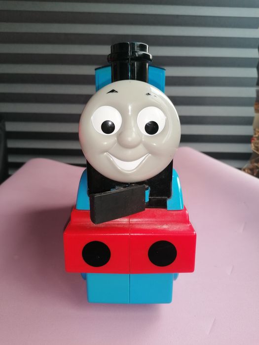 Cutie Thomas + 15 trenulețe cu magnet