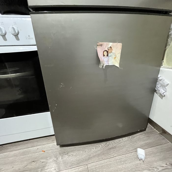 Холодильник б/у 180000