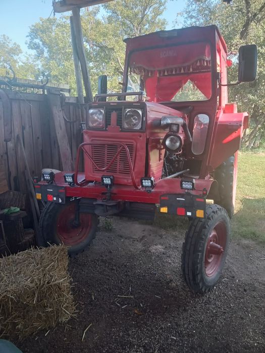 Vând tractor u445