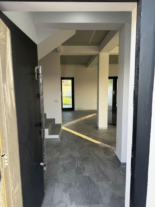 Casa de vanzare , 3 dormitoare , terasa acoperita