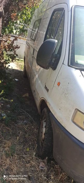 Продава се Peugeot Boxer 2.5 TDI (107 к.с..Цял е в  момента 2500