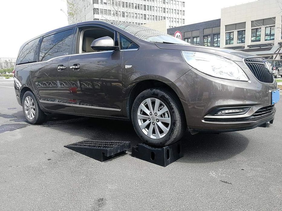 Разглобяема автомобилна рампа 3 тона, пластмаса 130x 38x 21 см