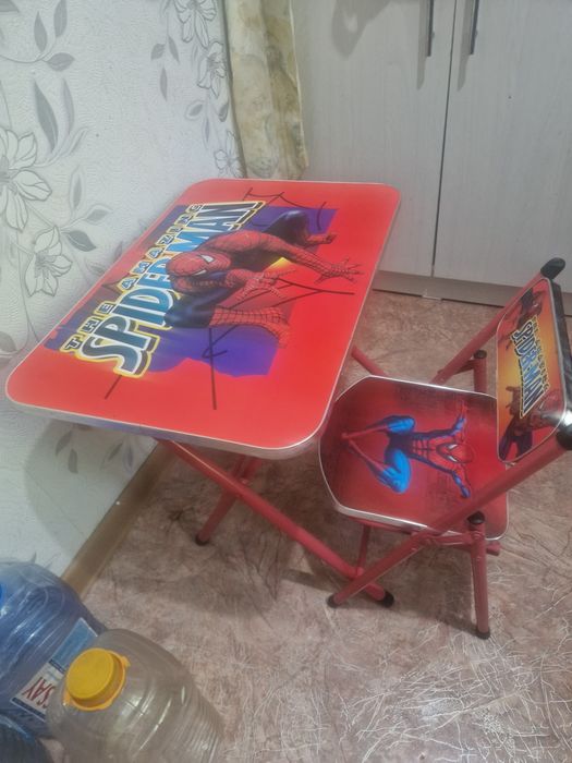 Продам  детский стол