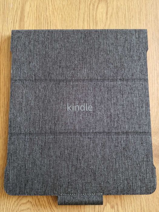 Amazon Kindle Scribe 10.2" 16GB E-Ink Tablet с оригинален калъф