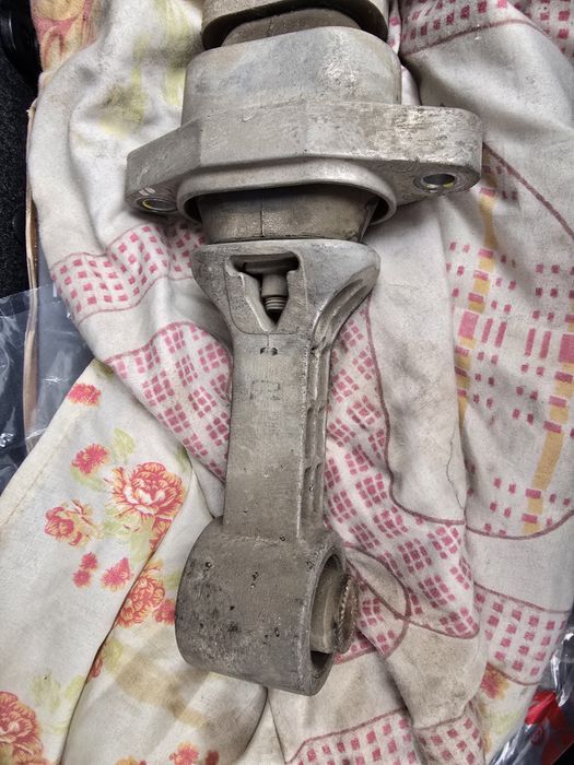 Подушка двигателя