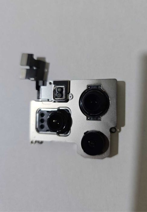 Камера iPhone 16 Pro оригинальная