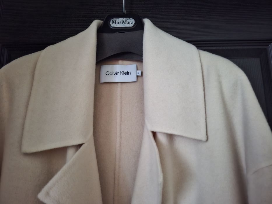 Вълнено палто наCalvin Clein