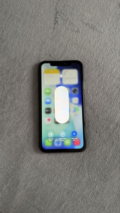 iPhone 11 в идеальном состоянии