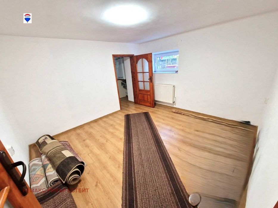 Втори етаж от къща за продажба кв. Родина 2