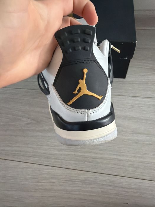 Air Jordan 4 “Platinum Gold”