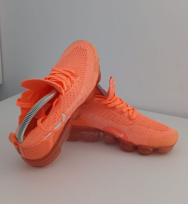 Adidași damă, bine întreținuți