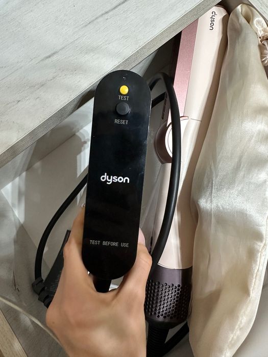 Преса/сешоар Dyson