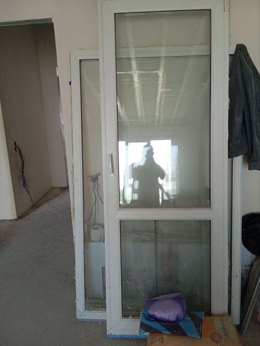 Дераза ва эшик сотилади