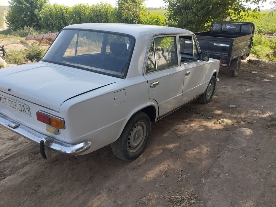 Vaz 2101 sotiladi