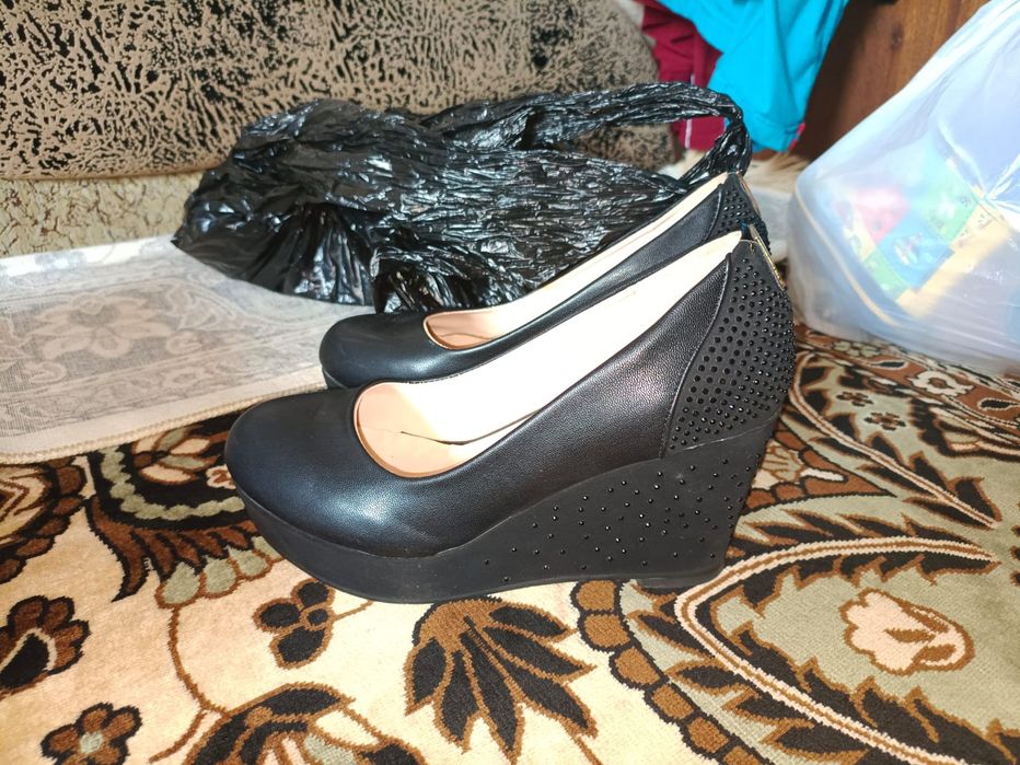 Продам туфли на девочку